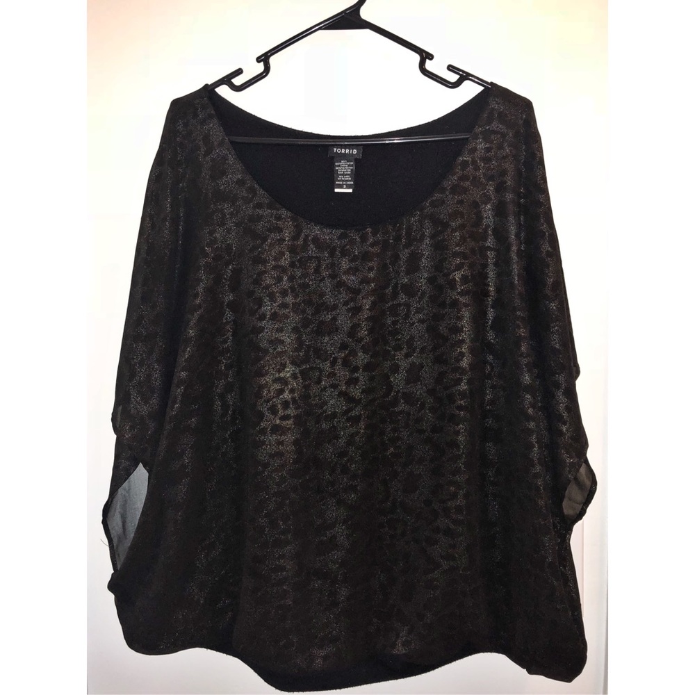 Wide sleeve animal print top